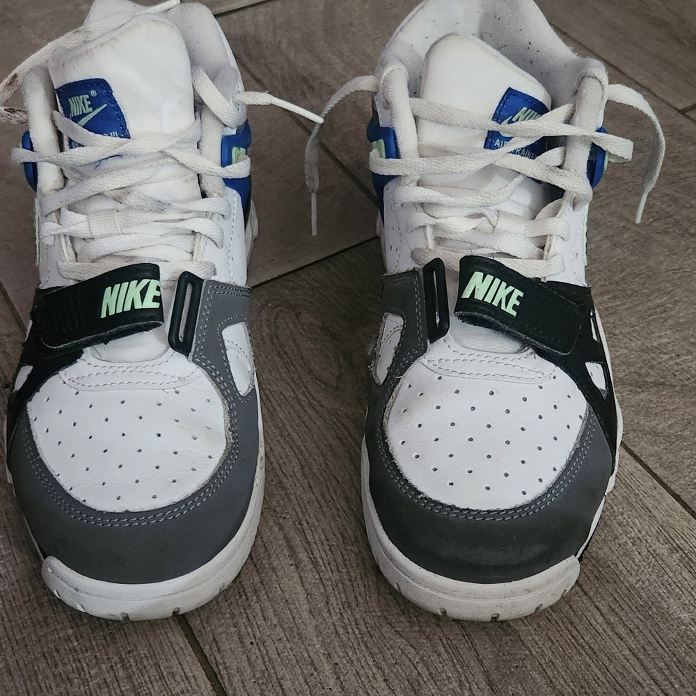 Boys 4Y Nike shoes